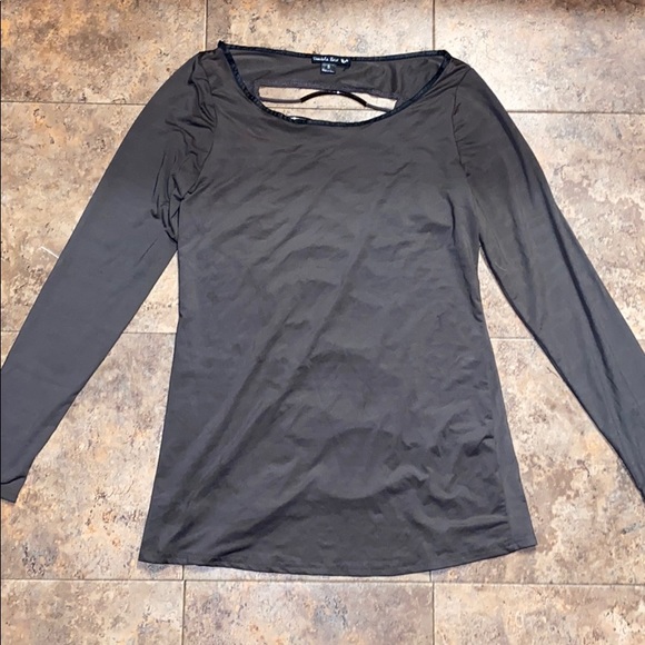 Small grey top back out.. - Picture 2 of 3